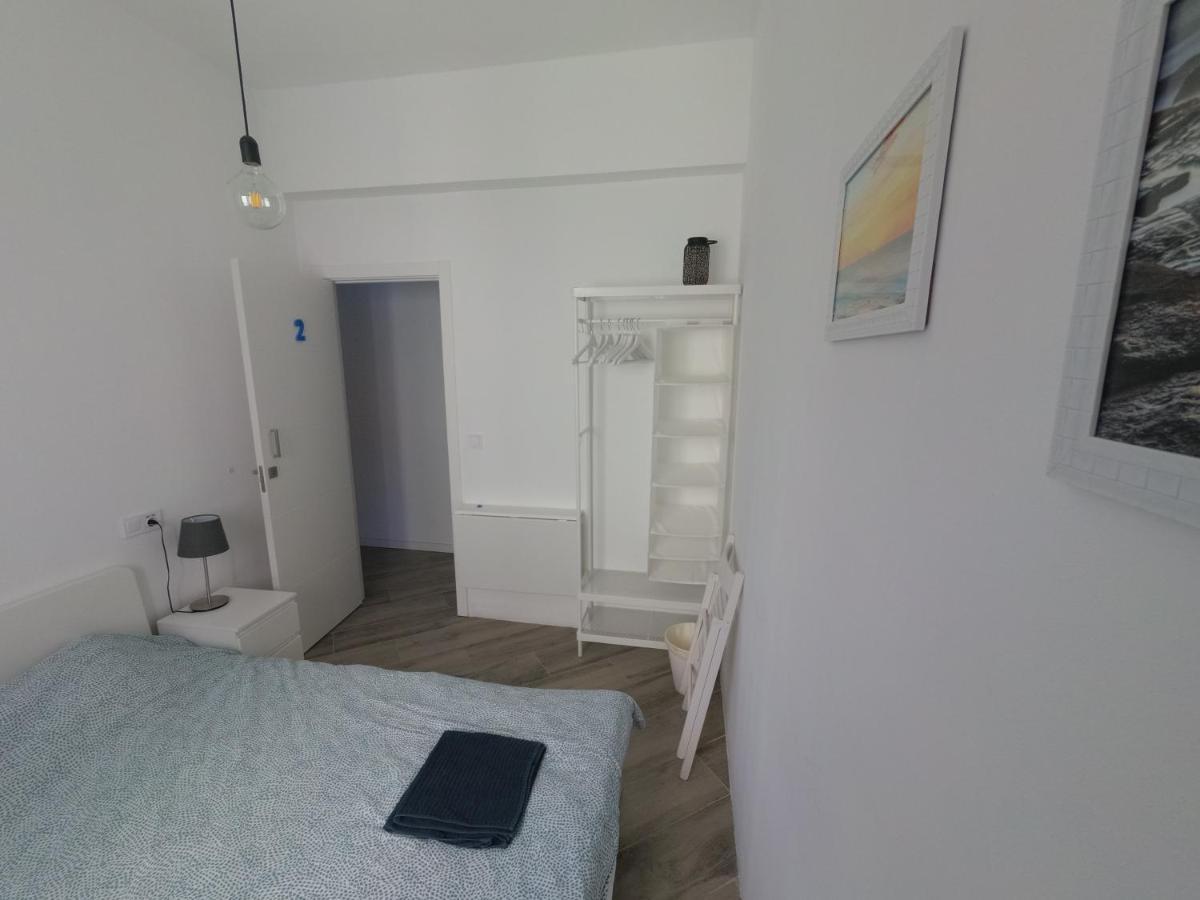 Room With Private Bathroom - Vivienda Vacacional Out Of Blue サンタ・クルス・デ・ラ・パルマ スペイン エクステリア 写真